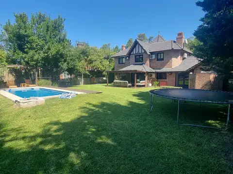 CASA EN VENTA EN CAMPOS DE ÁLVAREZ 5 AMBIENTES