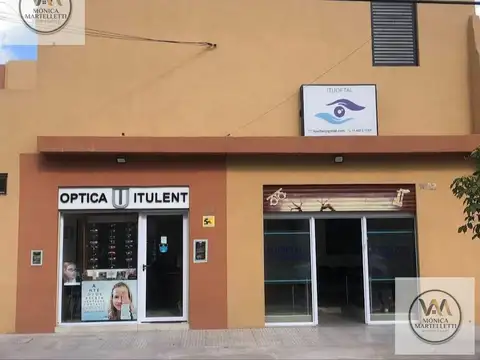 Local/4 Consultorios y un quirófano en planta alta