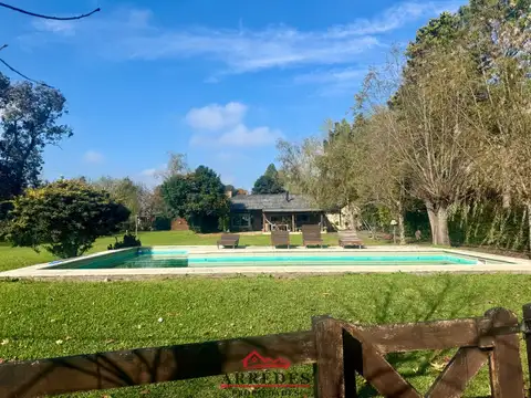 Venta · Casa 5 ambientes · quincho pileta · vista al campo · Parque Exaltación · 100
