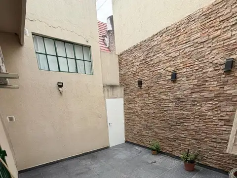 Depto Tipo Casa 3 ambientes con 2 baños