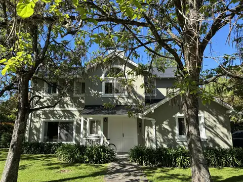 Casa en Alquiler temporario  Febrero 2026 en Barrio Senderos II, 5 Ambientes