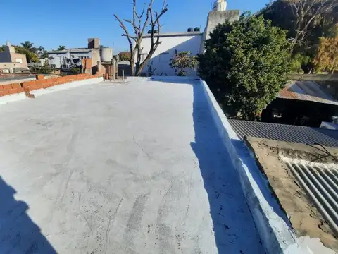 Casa 6 ambientes con 2 baños