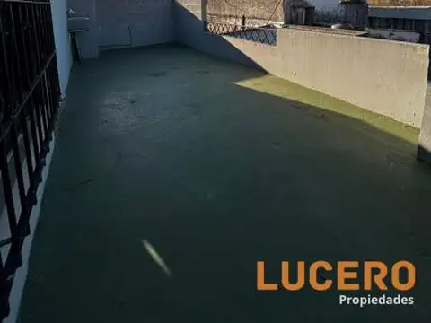Casa 3 ambientes con terraza en Morón