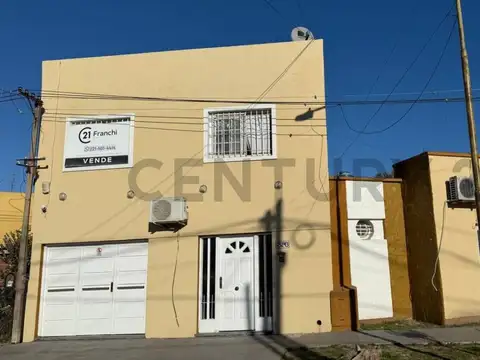 Casa en Venta con 3 cocheras