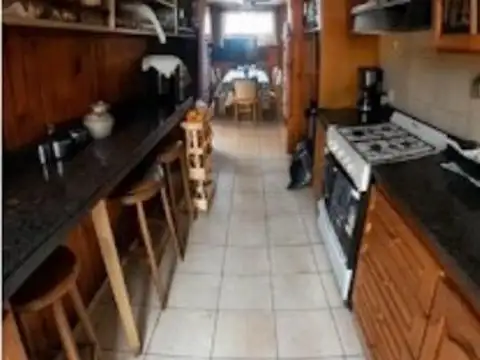 Depto Tipo Casa 6 ambientes con 2 baños