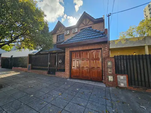 Venta Casa 5 ambientes - Bruselas 1615 (Villa Real)