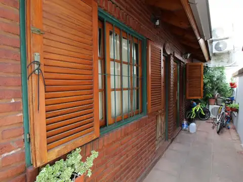 DUPLEX 3 AMBIENTES CON PATIO EN DOS PLANTAS TOMA PERMUTA