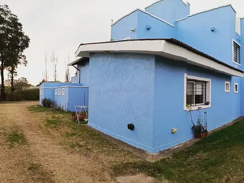 Casa 14 ambientes con 3 baños