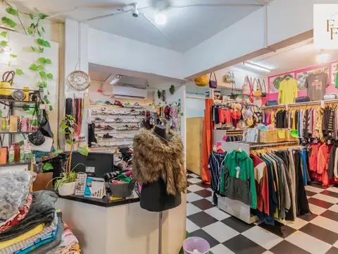 Excelente Local en Galeria Dufau Flores Usd. 35.000