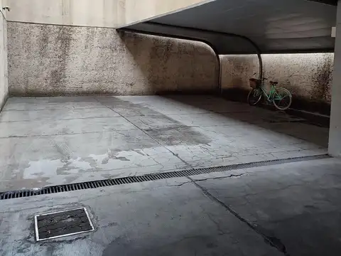 Villa Urquiza, Mariano Acha al 1000, Cochera fija cómoda, cubierta con media sombra, en edificio.