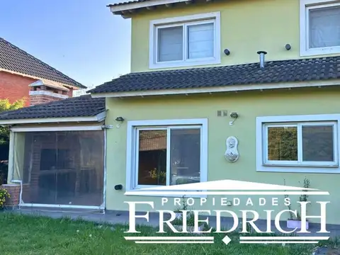 Casa 4 ambientes con 3 baños