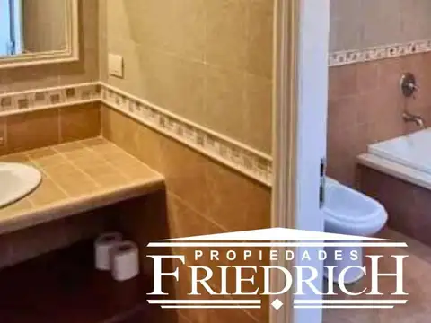 Casa en Venta con 4 cocheras