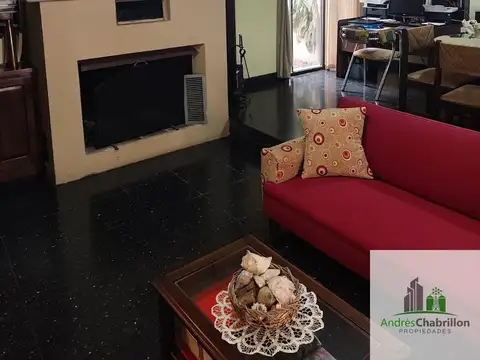 Casa 11 ambientes con 3 baños