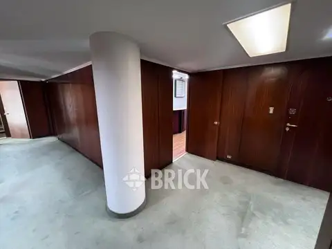 Oficina en Alquiler con 4 cocheras