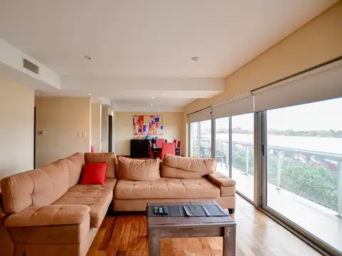 Importante semipiso en Av. 1 entre 56 y 57