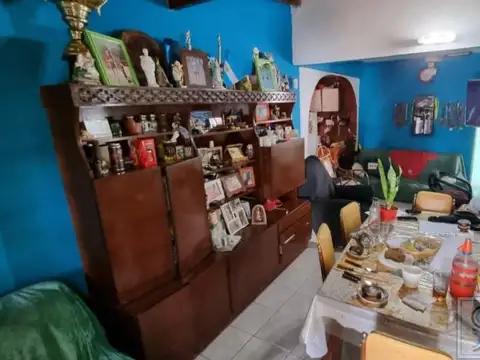 Casa 4 ambientes con 2 baños
