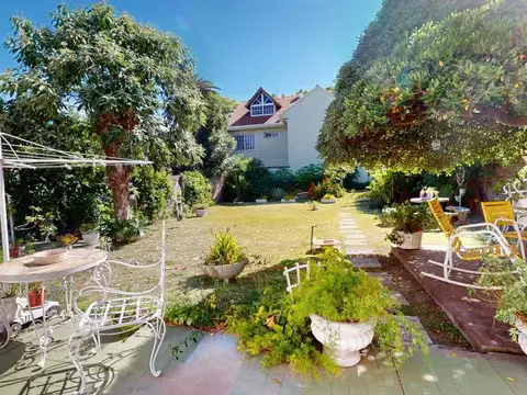 CASA 3 AMBIENTES CON COCHERA Y PARQUE EZPELETA