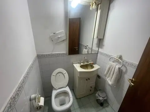 CASA EN VENTA - LA RIOJA AL 250 - 5 DORMITORIOS