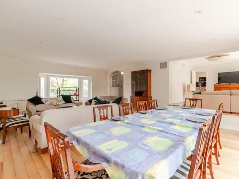 Casa en Venta con 2 cocheras