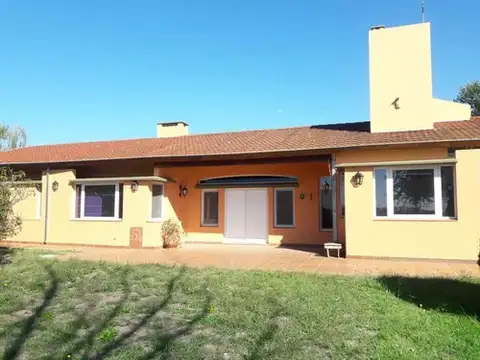 HERMOSA CASA EN CARLOS KEEN SOBRE TERRENO DE 10000 METROS CUADRADOS