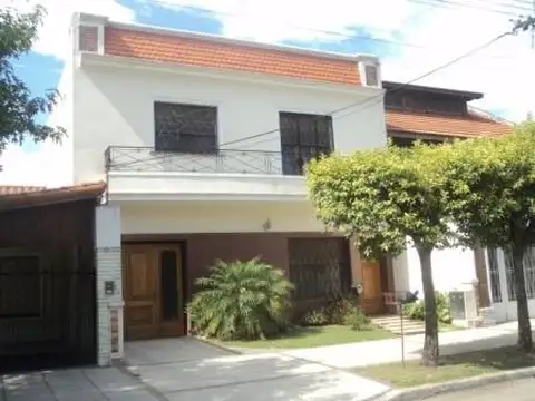EN VENTA CASA 2 PLANTAS 5 AMBIENTES CERCA DE EST. DE EL PALOMAR - FICHA 1440