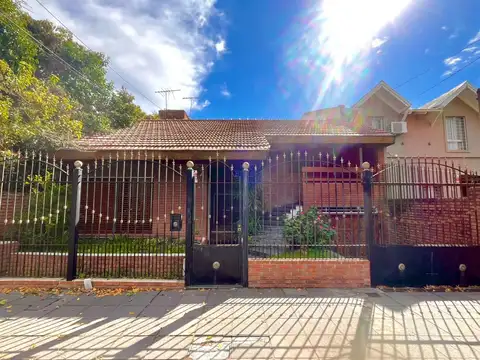 Chalet 6 ambientes en venta en Ituzaingó Norte