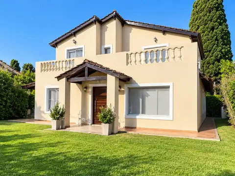 Chalet en venta c/ cochera en Del Viso