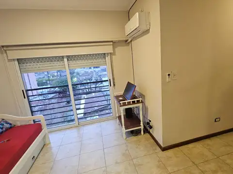 Primera Junta 100, Piso 4