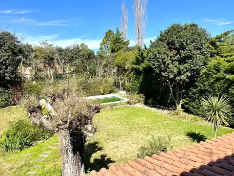 Casa en Venta con 3 cocheras