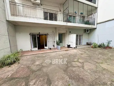 PARAGUAY Y AV. CORONEL DIAZ - IMPECABLE PATIO TODO SOL DOBLE ENTRADA