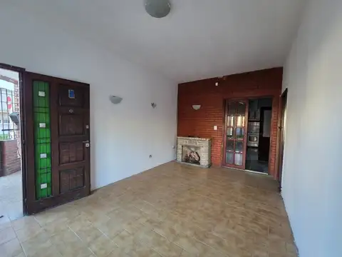 Casa en Alquiler en Bernal Oeste, $ 900.000