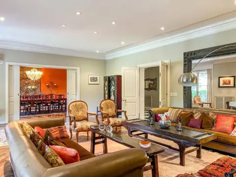 Casa en Venta con 4 cocheras