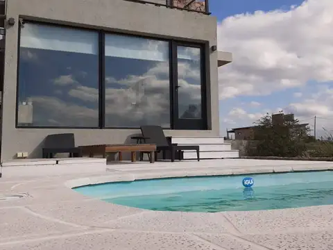 Casa 2 ambientes con 2 baños