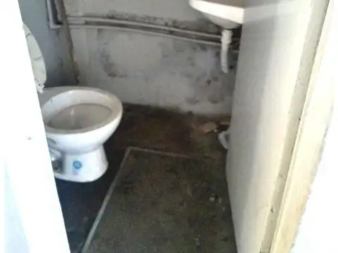 GALPON CON LOCAL Y VIVIENDA