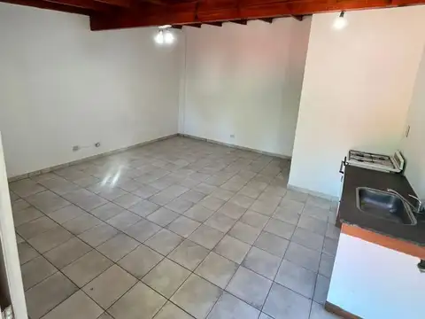 A una cuadra de colectora y a dos del Mc Donals de ruta 26