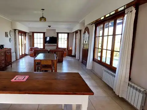 VENTA EXCELENTE CASA 4 AMB, QUINCHO Y PARQUE,VIDAL