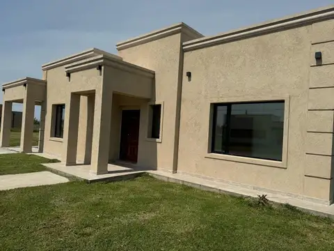 Venta casa 4 ambientes en Fincas de San Vicente Sporting