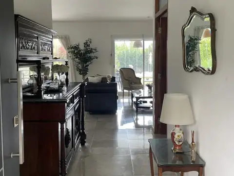 Casa en Venta con 3 cocheras