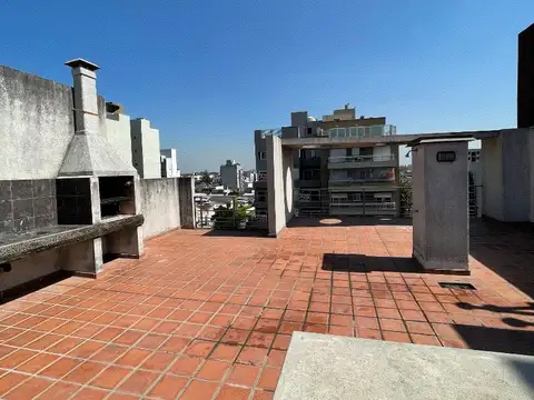 DEPARTAMENTO 2 AMBIENTES CON COCHERA CUBIERTA