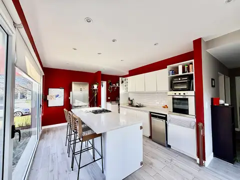 CASA EN VENTA: Barrio Santa Guadalupe, Pilar del Este. 4 ambientes lote 673 m2