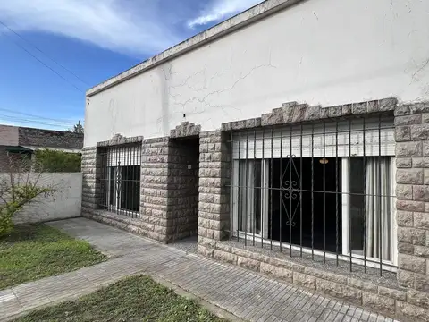 Casa de 3 amb. con gran terreno a la venta en Cañuelas