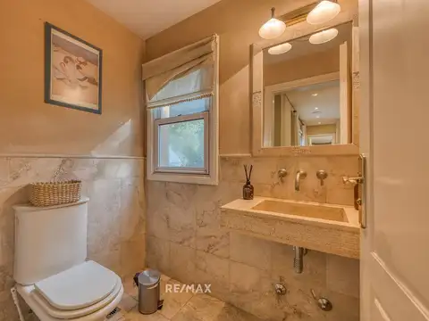 Casa en Venta con 3 cocheras