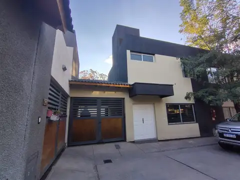 Depto Tipo Casa en Venta en Godoy Cruz, USD 150.000