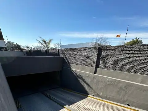 Cochera en venta en complejo