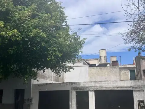 CASA ANTIGUA PARA 2 FAMILIAS VALOR LOTE 8,66x16,50mtrs