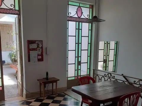 PH en venta - 8 Dormitorios 2 Baños - 236Mts2 - La Plata