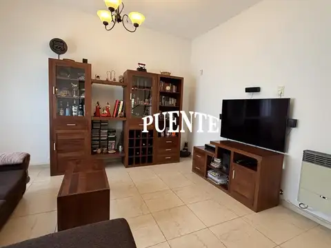 Casa 6 ambientes con 2 baños
