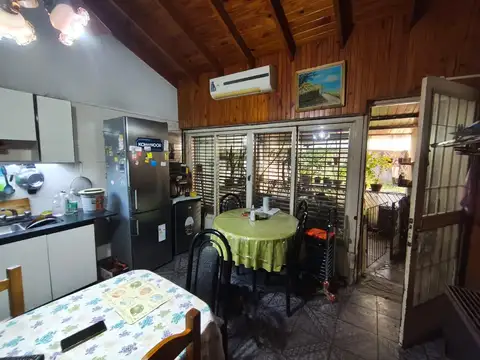 Venta - Casa - 4 Ambientes- Lote Propio - Reciclar - Permuta - Villa Luro