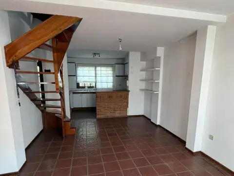 Adrogue VENTA duplex 3 dorm c/cochera y jardin s/expensas
