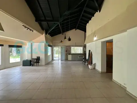 Casa en Venta con 2 cocheras